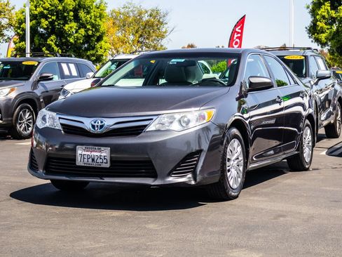 Used 2014 Toyota Camry LE FWD image 3