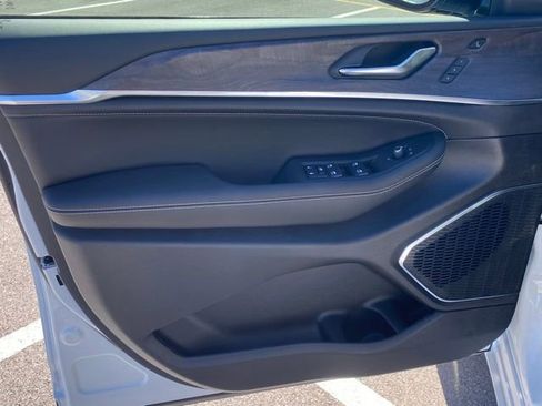 New 2025 Jeep Grand Cherokee Overland w/ Adv Protech Group III image 12