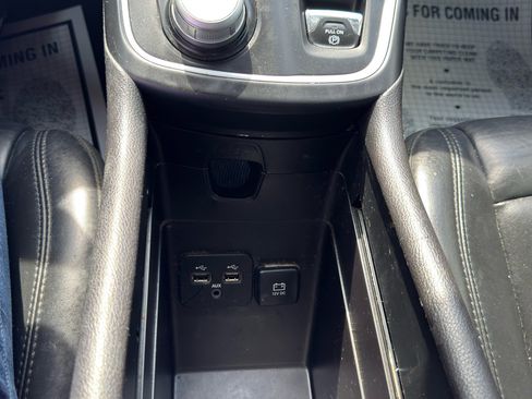 Used 2017 Chrysler 200 Limited Platinum image 28