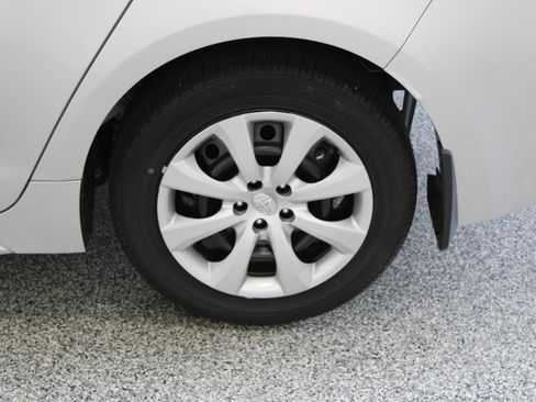 Used 2025 Toyota Corolla LE FWD image 10