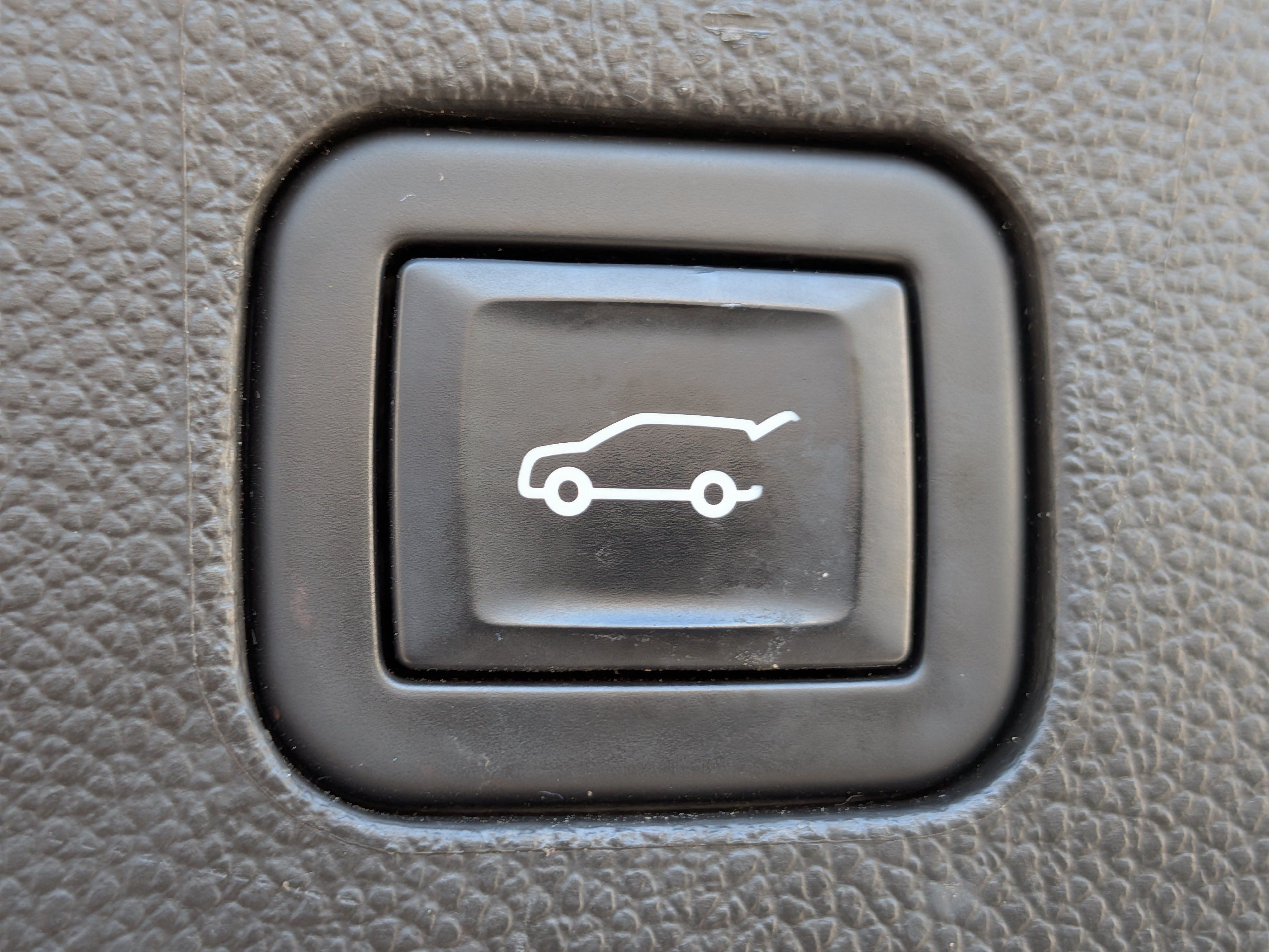 Certified 2023 Buick Enclave Avenir w/ Avenir Technology Package FWD image 19
