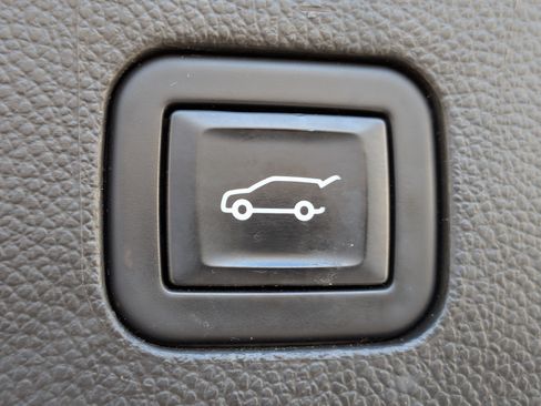 Used 2023 Buick Enclave Avenir w/ Avenir Technology Package FWD image 19