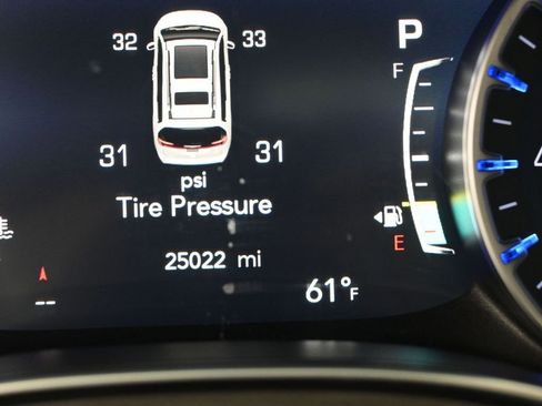 Used 2024 Chrysler Pacifica Pinnacle FWD image 33