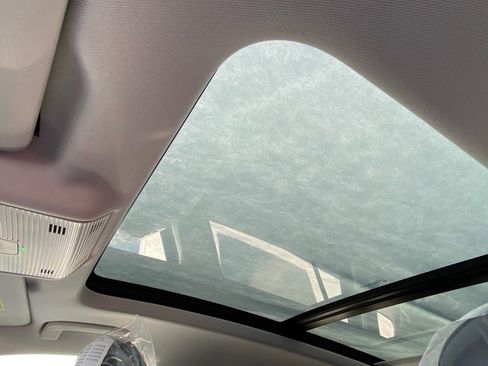 New 2026 Volkswagen Tiguan SE image 9