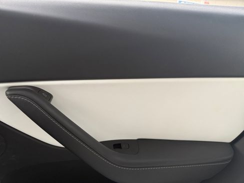 Used 2021 Tesla Model Y Long Range image 33