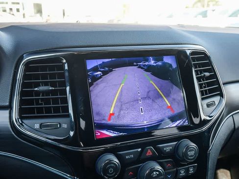Used 2019 Jeep Grand Cherokee Limited AWD/4WD image 24