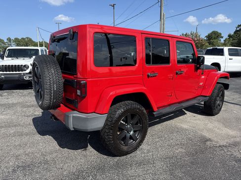 Used 2017 Jeep Wrangler Unlimited Sahara w/ Connectivity Group AWD/4WD image 13