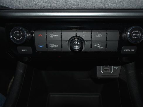 Used 2022 Jeep Compass Latitude w/ Sun and Sound Group image 28