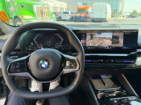 Used 2025 BMW 530i xDrive AWD/4WD image 12
