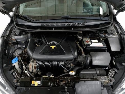 Used 2014 Hyundai Elantra SE image 3