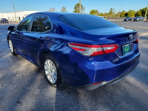 Used 2018 Toyota Camry LE image 9