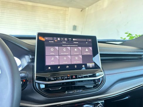 Used 2025 Jeep Compass Trailhawk w/ Trailer Tow Group image 21