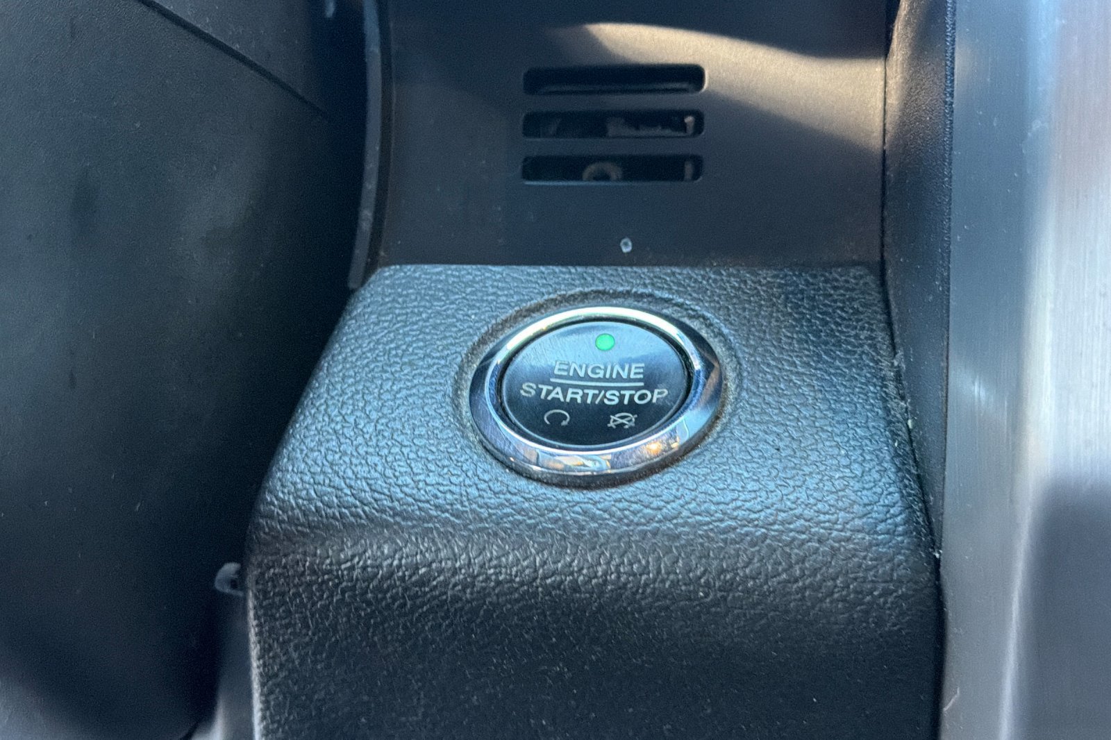 Used 2015 Ford F150 Platinum w/ Technology Package AWD/4WD image 32