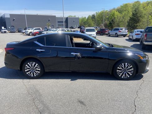 Certified 2025 Nissan Altima 2.5 SV image 4