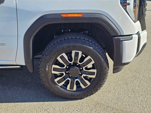 New 2025 GMC Sierra 2500 Denali Ultimate image 9