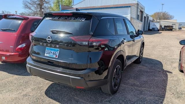 Used 2025 Nissan Rogue SV AWD/4WD image 3