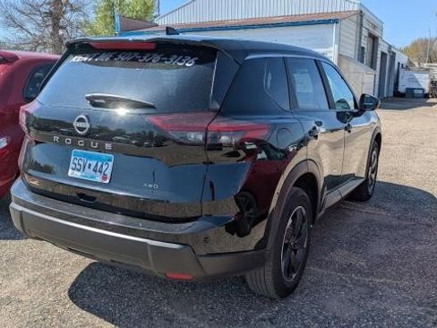 Used 2025 Nissan Rogue SV AWD/4WD image 3