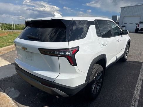 Used 2025 Chevrolet Equinox LT image 4