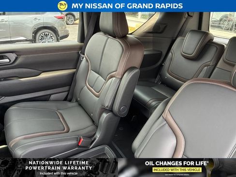 New 2026 Nissan Armada SL w/ Captain's Chari Seat Package AWD/4WD image 16