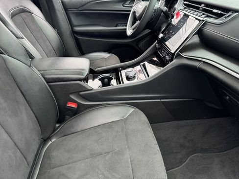 Certified 2023 Jeep Grand Cherokee L Laredo image 23