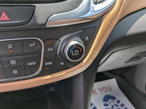 Used 2020 Chevrolet Equinox Premier FWD image 32