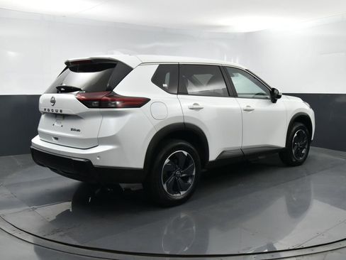 Used 2024 Nissan Rogue SV AWD/4WD image 29