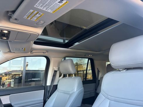 Used 2025 Ford Expedition Active image 10