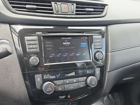 Used 2020 Nissan Rogue SV w/ Premium Package AWD/4WD image 19