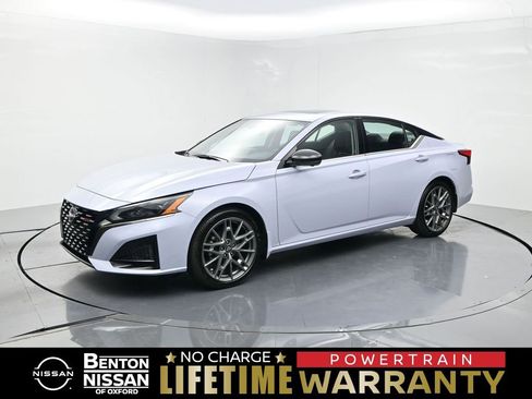 Used 2024 Nissan Altima 2.0 SR FWD image 1