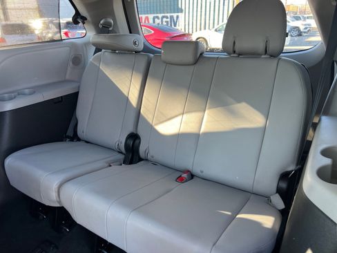 Used 2015 Toyota Sienna Limited image 29