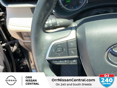 Used 2023 Toyota Highlander XLE AWD/4WD image 21