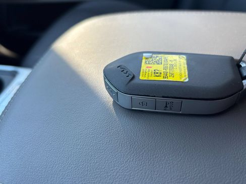 Used 2026 Kia Carnival FWD image 22