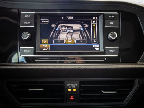 Used 2022 Volkswagen Jetta SE image 42