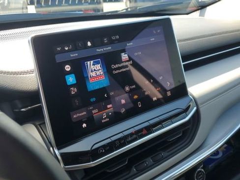 Certified 2022 Jeep Compass Limited image 11