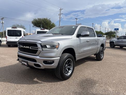 Used 2023 RAM 1500 Laramie AWD/4WD image 2
