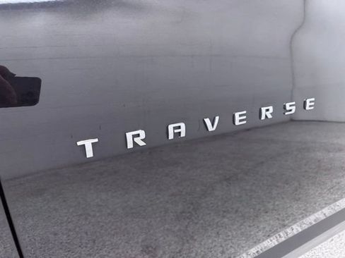 Used 2022 Chevrolet Traverse LT FWD image 9