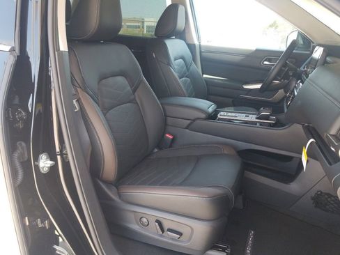 New 2025 Nissan Pathfinder Platinum w/ Cargo Package image 12