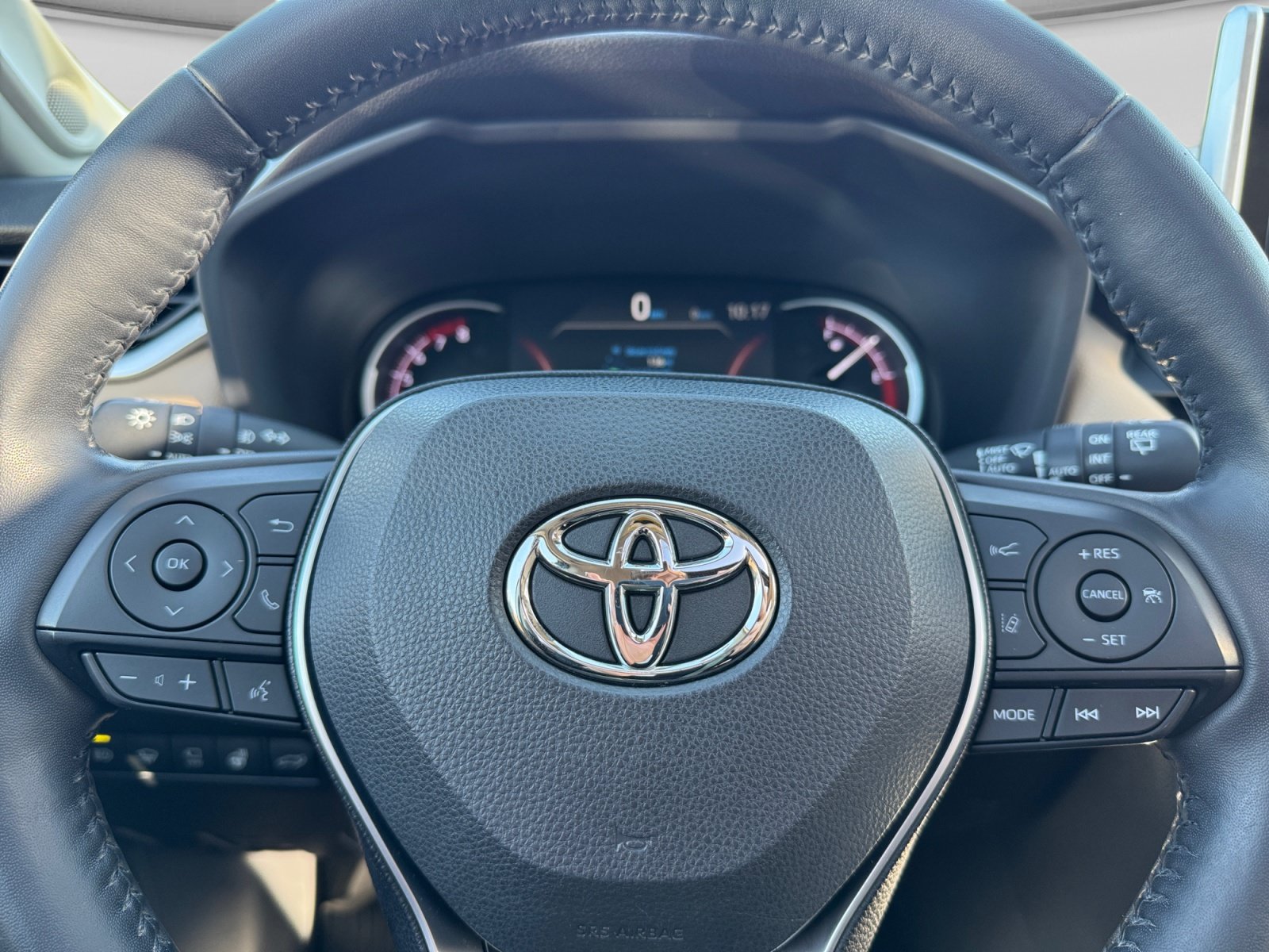 Used 2019 Toyota RAV4 Limited w/ Advanced Technology Package AWD/4WD image 19
