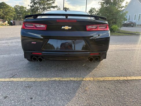 Used 2017 Chevrolet Camaro SS RWD image 4