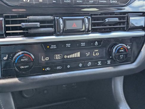 Used 2024 Nissan Pathfinder SL w/ SL Premium Package FWD image 24