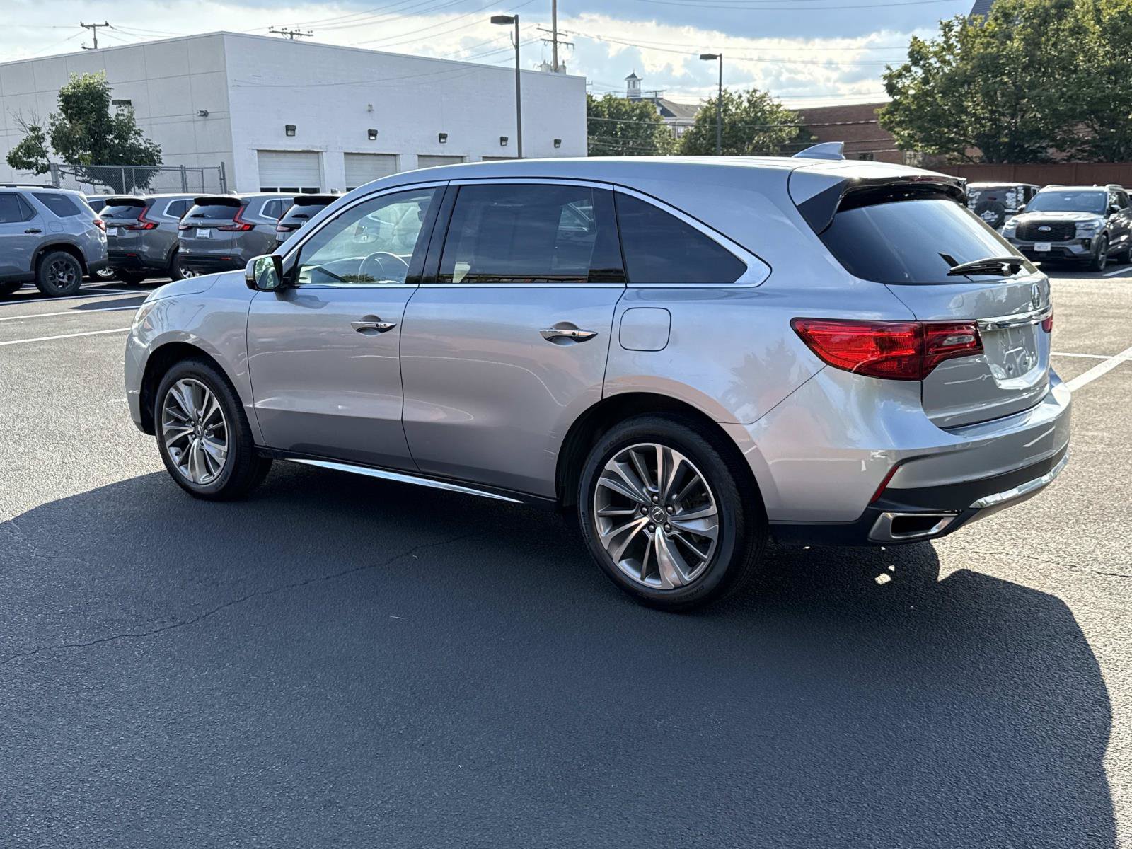 Used 2017 Acura MDX w/ Technology Package AWD/4WD image 22