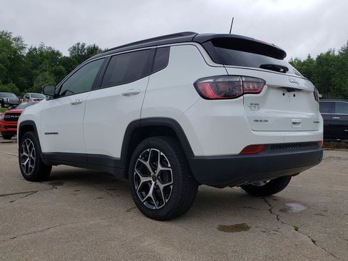 Used 2025 Jeep Compass Limited AWD/4WD image 5