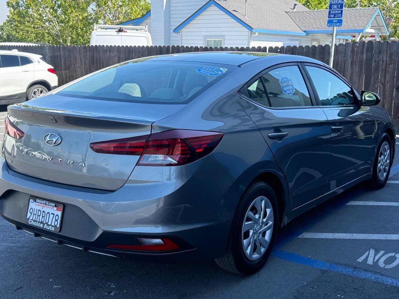 Used 2019 Hyundai Elantra SE FWD image 4