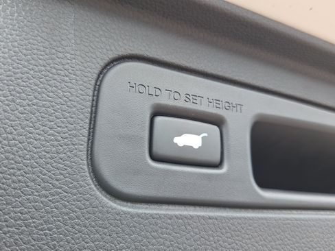 Certified 2025 Honda Pilot Touring image 16