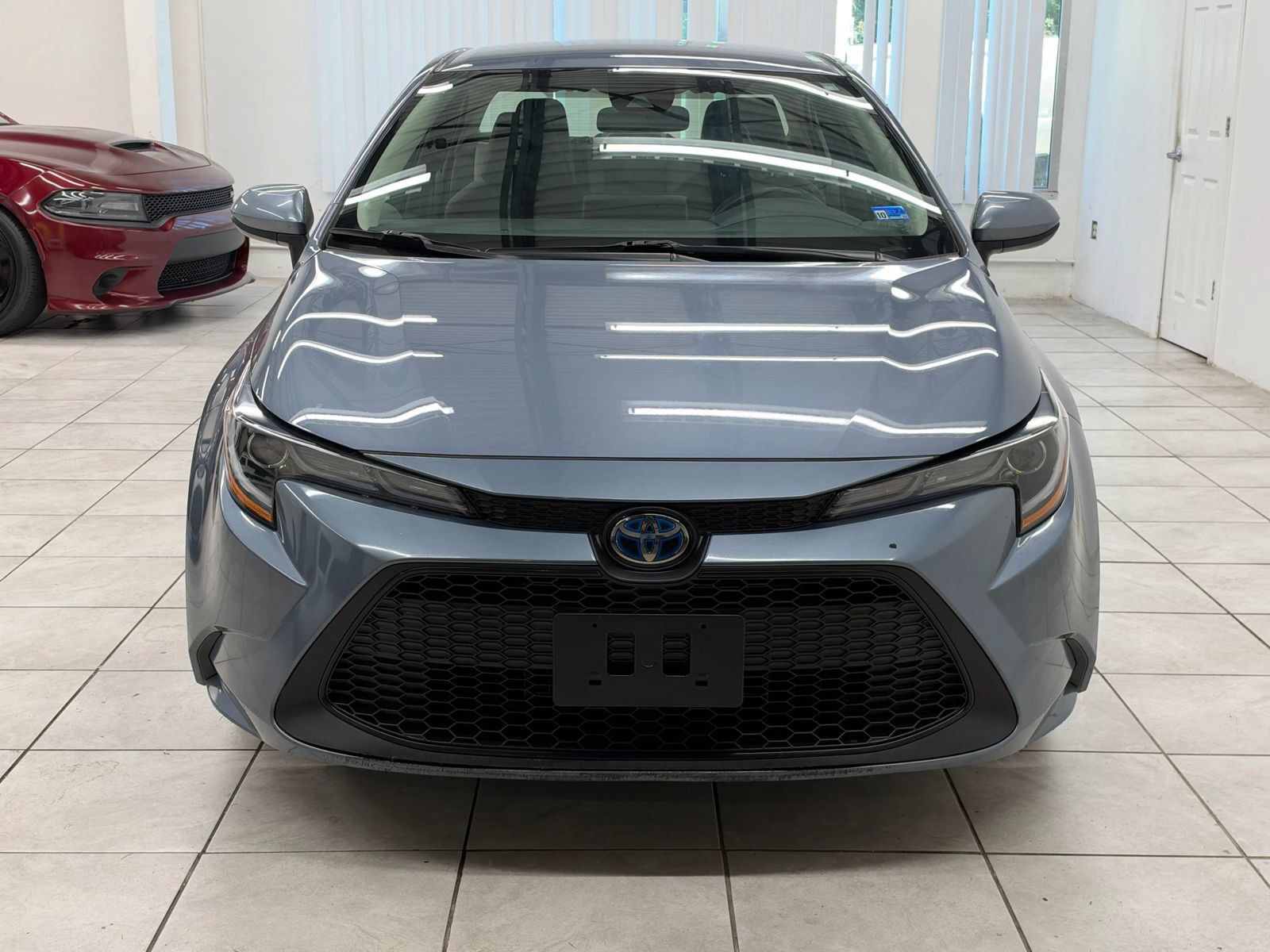 Used 2022 Toyota Corolla LE FWD image 2