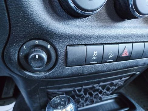 Used 2017 Jeep Wrangler Sport image 32