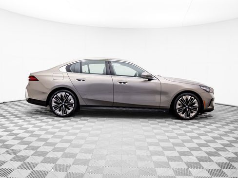 Certified 2025 BMW 540i xDrive image 6