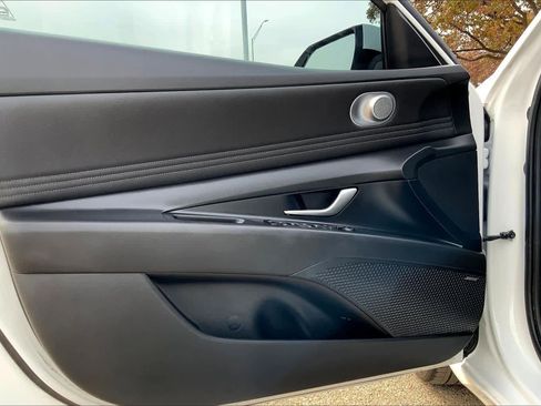 Used 2023 Hyundai Elantra Limited image 21