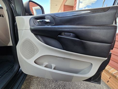 Used 2015 Dodge Grand Caravan American Value Package w/ UConnect Hands-Free Group image 17