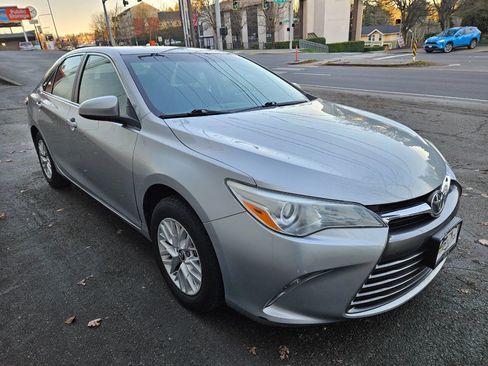 Used 2016 Toyota Camry LE image 8
